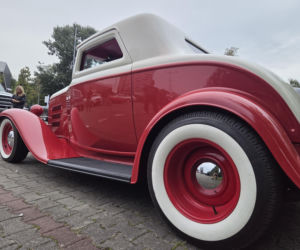 Prawdziwe motoryzacyjne perełki pod Torbydem! Bydgoskie Klasyki Nocą znów zachwyciły