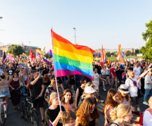 Marsz Równości w Krakowie - tłumy na wydarzeniu pod hasłem Zaczerpnąć tchu.