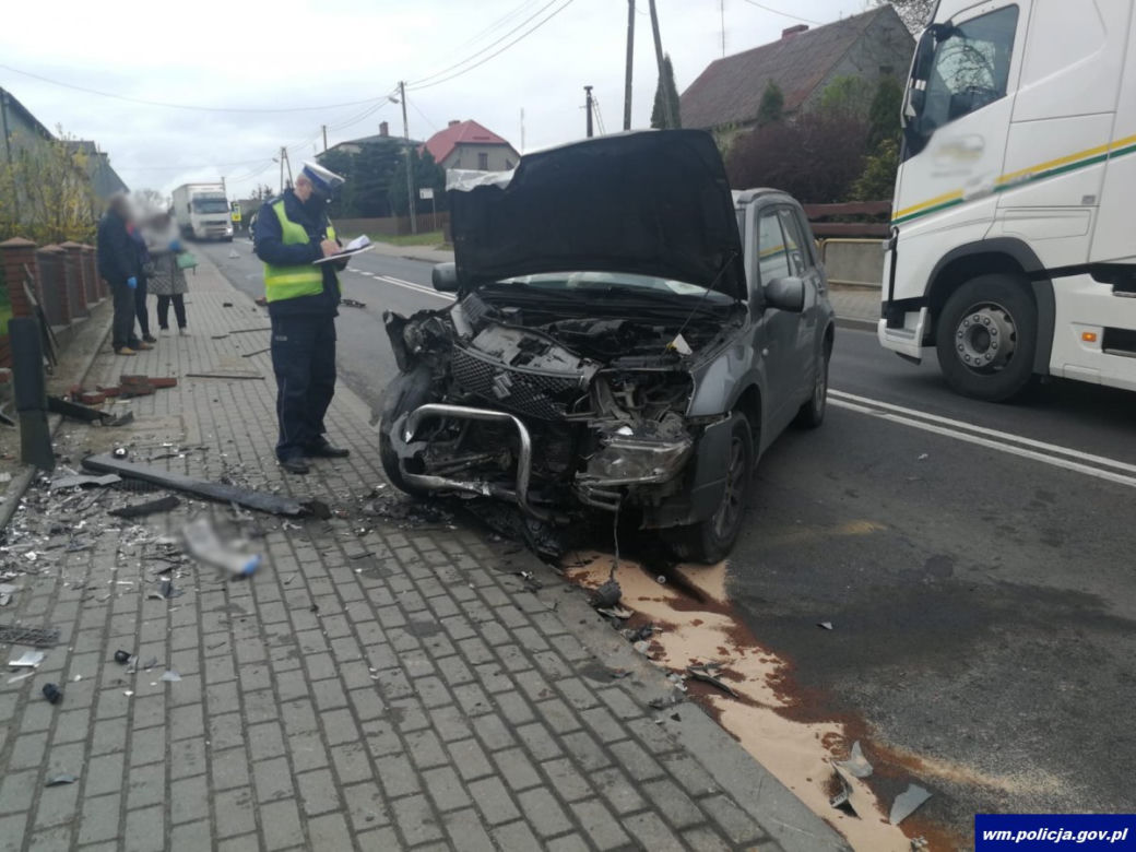 Ford Mustang zderzył się z Suzuki - wypadek w Sampławie 