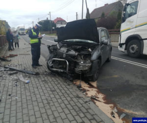 Ford Mustang zderzył się z Suzuki - wypadek w Sampławie 