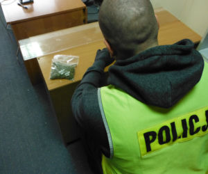NIELEGALNE substancje w posiadaniu nastoletnich BRACI z Torunia! Spotka ich SROGA kara