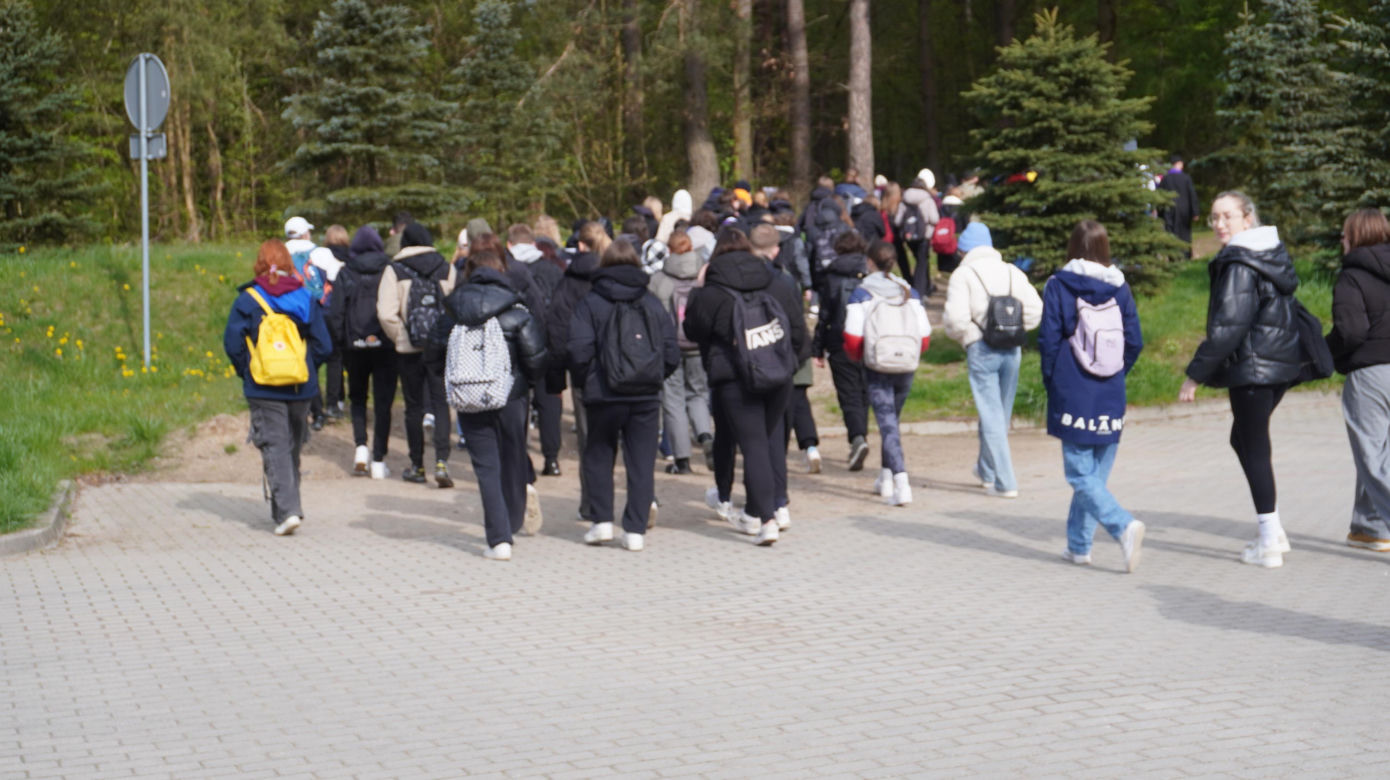 Pielgrzymka maturzystów 2024. 200 osób poszło do Gietrzwałdu modlić się o powodzenie na maturze [ZDJĘCIA]