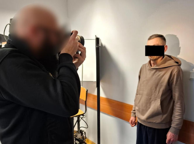 36-latek wjechał Toyotą w motocyklistę i zwiał. Nawet nie próbował ratować rannego!