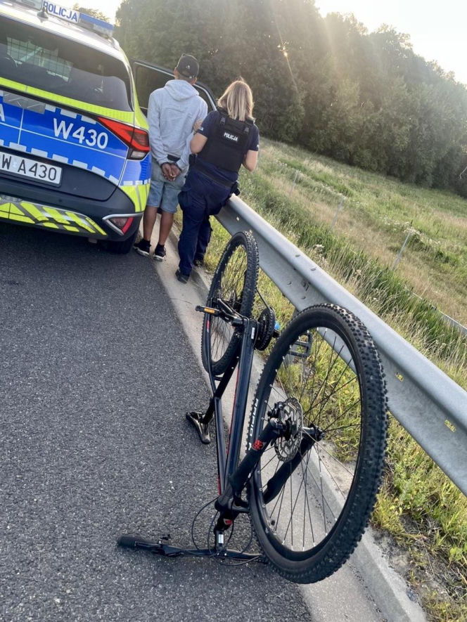 Pijany rowerzysta na ekspresówce