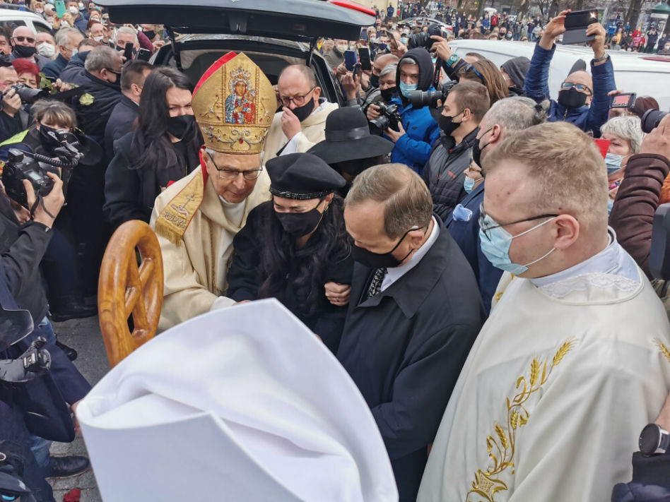 Ewa Krawczyk na pogrzebie męża Krzysztofa Krawczyka