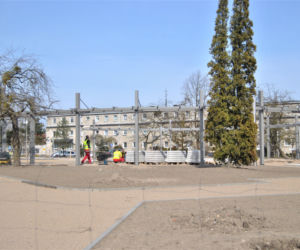 Remont przed dworcem PKP w Iławie - marzec 2020