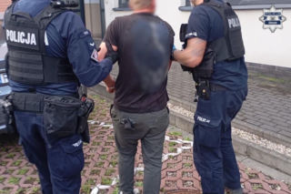 „Nie przyznał się do zarzutów”. 21-latek po brutalnym ataku w Brennej trafił za kratki
