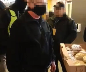 Wolontariusze pomagający uchodźcom wygonieni z dworca. Kolejna skandaliczna interwencja policji