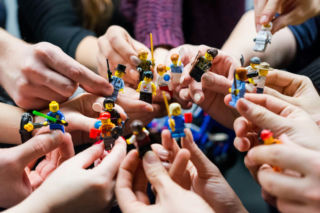 Grupa LEGO i Sanrio ogłaszają nawiązanie nowej, wieloletniej współpracy, której celem jest stworzenie świata „Hello Kitty and Friends” w postaci klocków LEGO