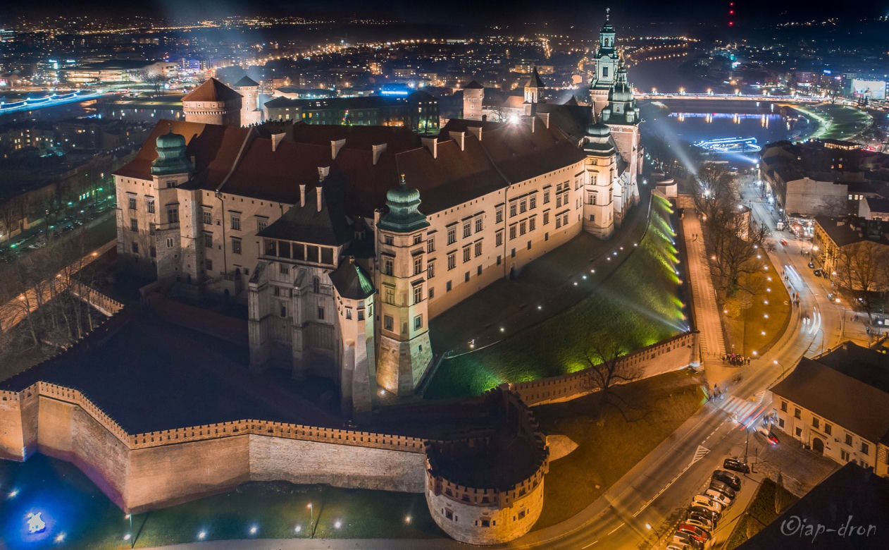 Kraków niczym Las Vegas. Takich zdjęć nocnego miasta jeszcze nie widziałeś!