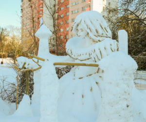 Wyjątkowe śniegowe rzeźby w Warszawie