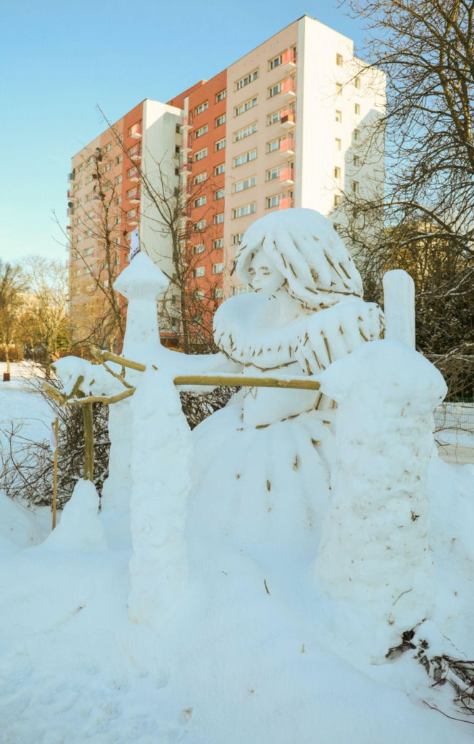 Wyjątkowe śniegowe rzeźby w Warszawie