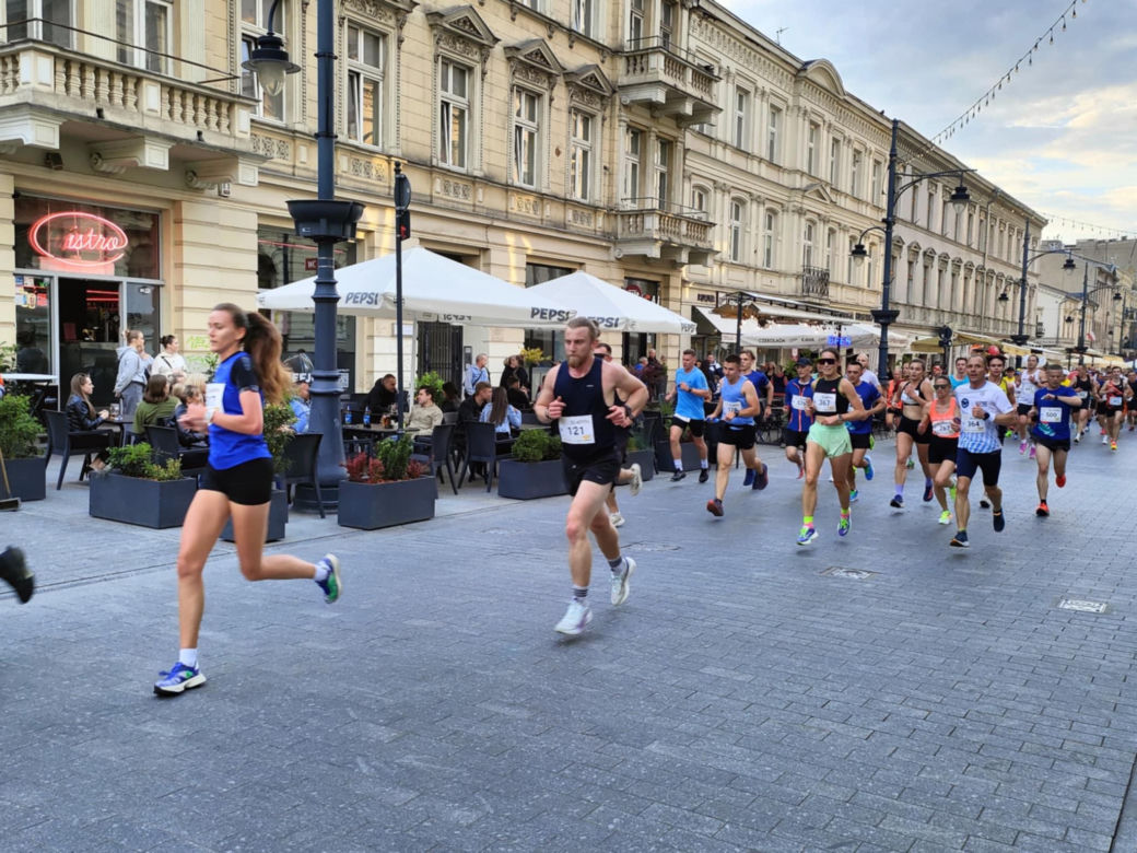 Rossmann Run 2025. Tłumy biegaczy wzięły udział w biegu ulicą Piotrkowską