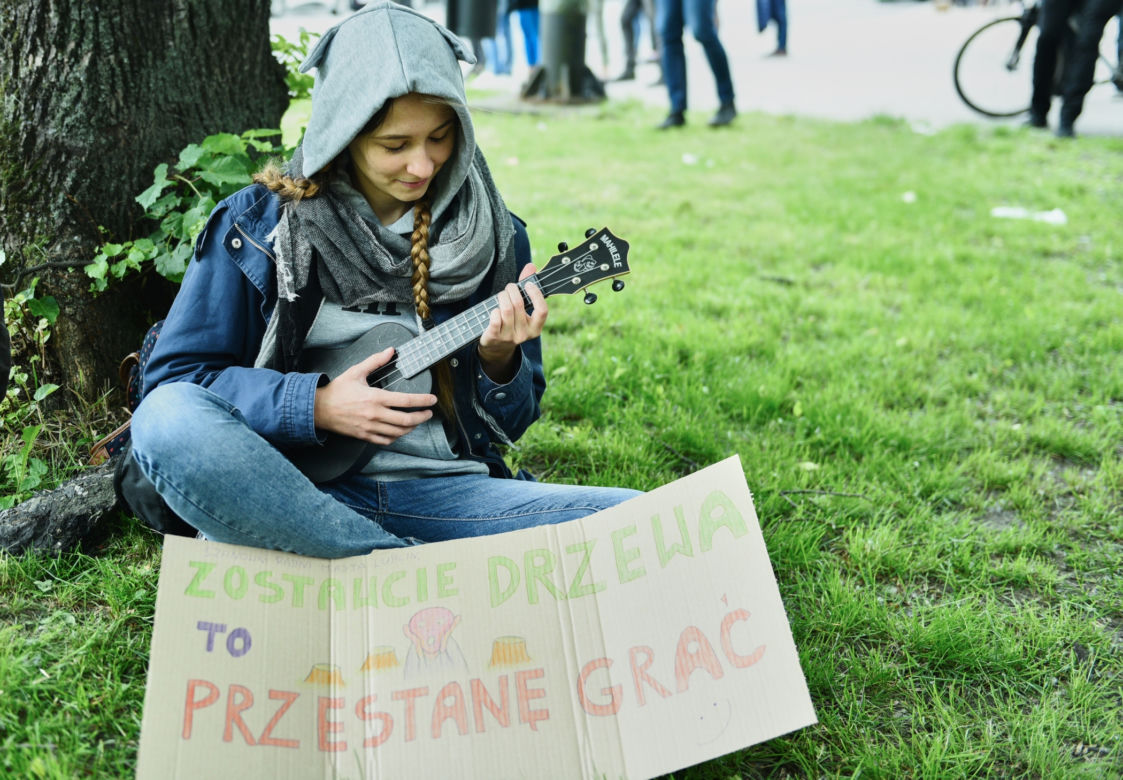 Protest przeciwko wycince drzew w centrum Lublina. „Będziemy ich bronić własnym ciałem!”