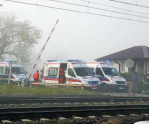 Matka z dwójką dzieci wjechała pod pociąg!