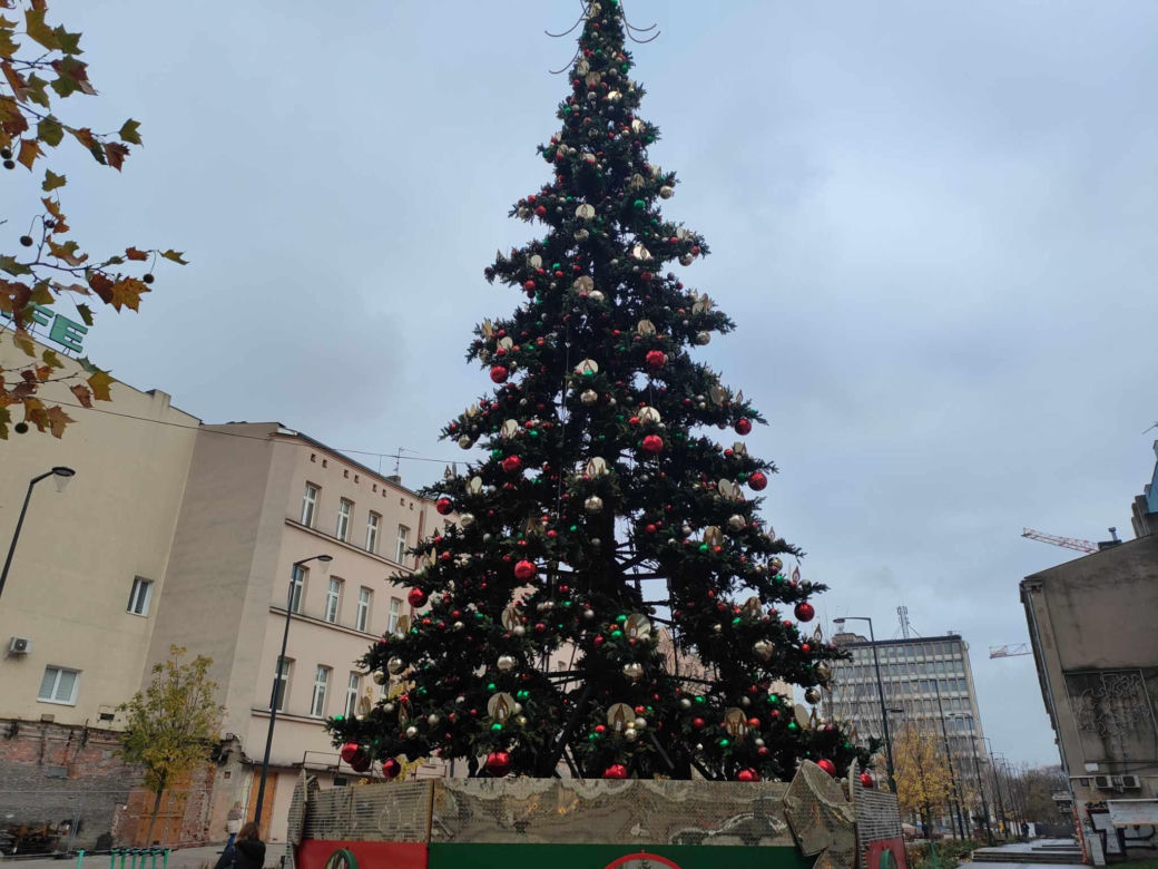 Łódź jest już gotowa na święta! Przy Piotrkowskiej stanęła wielka atrakcja [ZDJĘCIA]