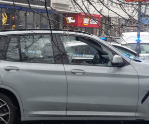 Zuchwały napad na bmw w centrum Warszawy! Wybili szybę, zabrali klejnoty warte fortunę