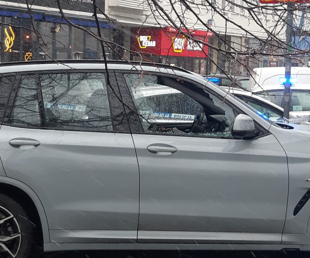 Zuchwały napad na bmw w centrum Warszawy! Wybili szybę, zabrali klejnoty warte fortunę