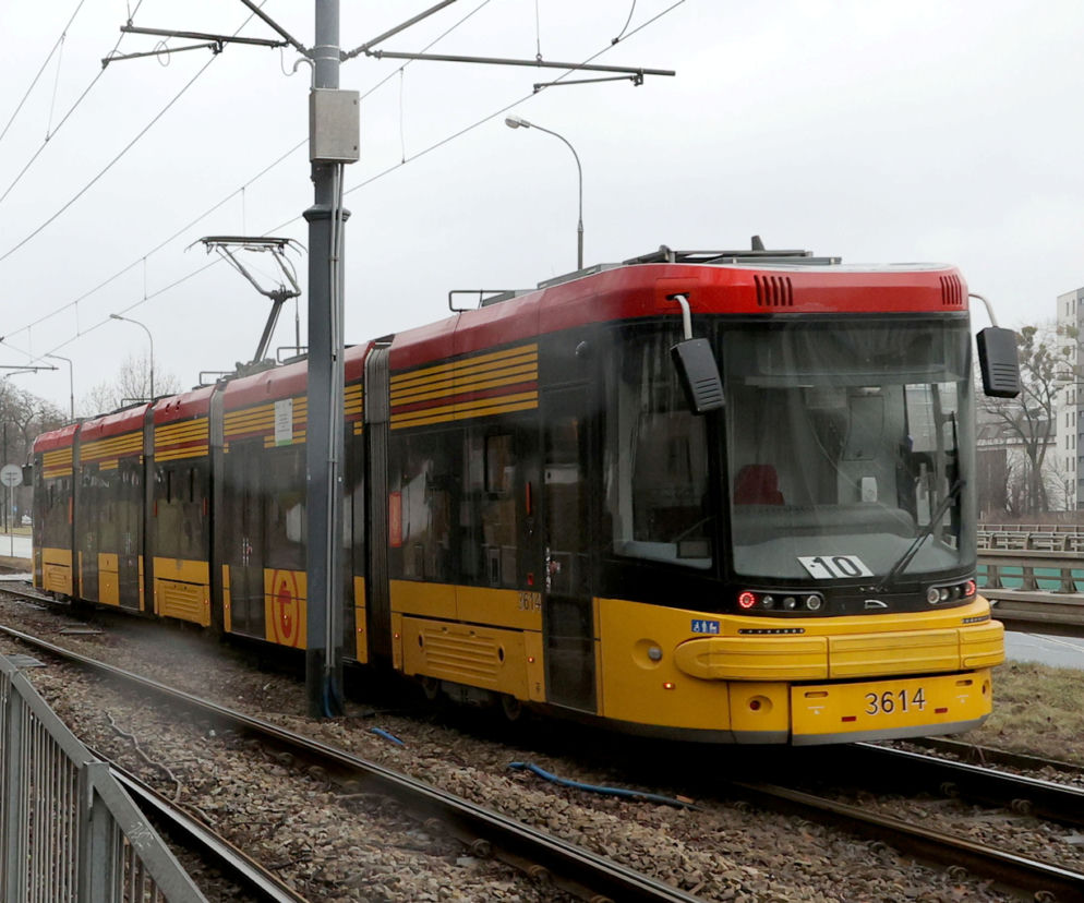  Budowa 3 metrów chodnika trwa już trzy lata. Czy pasażerowie doczekają się wymarzonego przejścia?