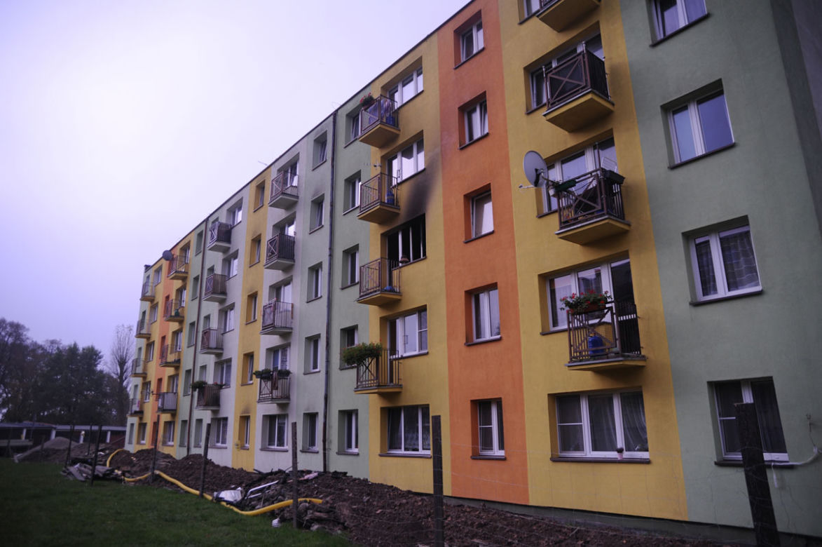 Podpalacz z Sianowa Andrzej J. doprowadzony do sądu