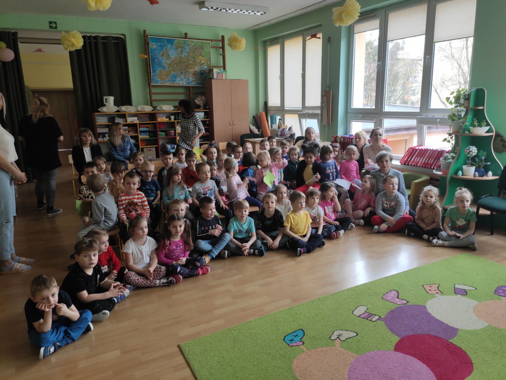 Dzień teatru z Eską, aktorami i radomskimi maluchami