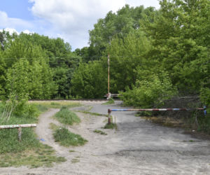 Kolejarze zabiorą mieszkańcom jedyne dojście do rezerwatu. Nie ma pieniędzy na tunel pod torami
