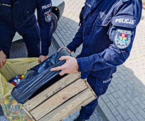 Tona nakrętek od podlaskich policjantów na pomoc 5-miesięcznemu Nikodemowi [ZDJĘCIA]