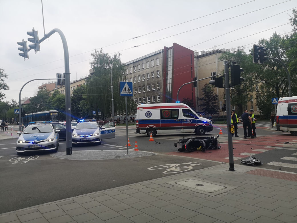 Kraków: Koszmarny wypadek motocyklisty na przejściu dla pieszych