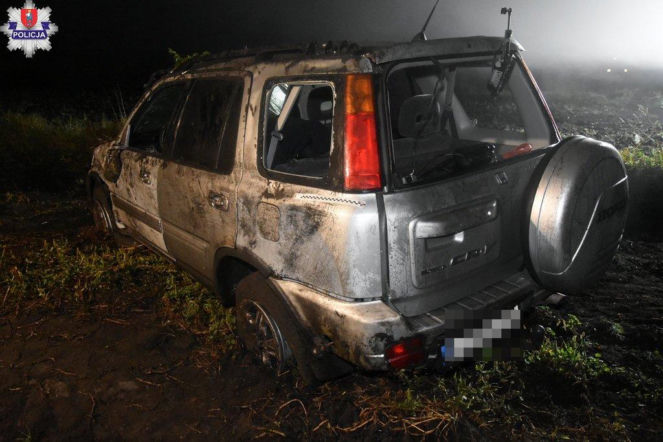 Honda dachowała na polu, 43-letni kierowca nie żyje. Tragiczny wypadek pod Zamościem
