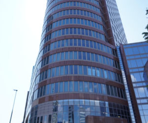 Biurowiec zniknie z ścisłego centrum Warszawy. Ruszyła rozbiórka 