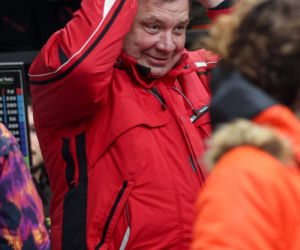 Poseł Wójcik szusuje w kasku