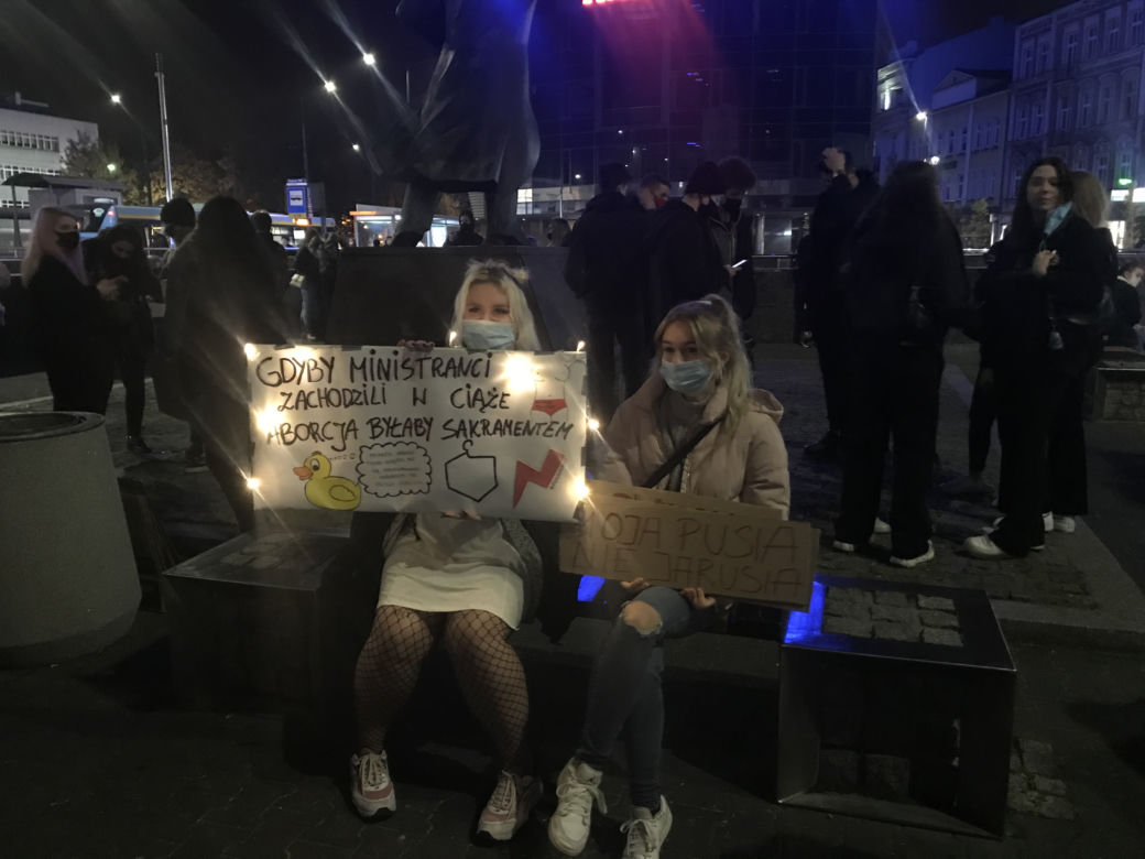 Strajk kobiet w Sosnowcu. Tłumy na ulicach! Wsparcie karetek, medyków i taksówkarzy
