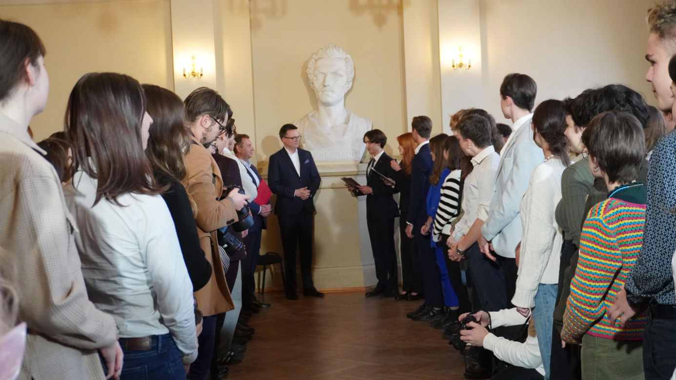 Marszałek Szymon Hołownia przeprowadził lekcję obywatelską w V LO w Krakowie