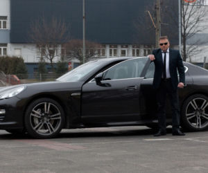 Detektyw Krzysztof Rutkowski w Porsche Panamera 4S