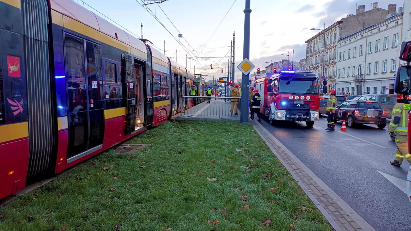 Zderzenie dwóch tramwajów w Łodzi! Kilka osób zostało rannych [ZDJĘCIA].