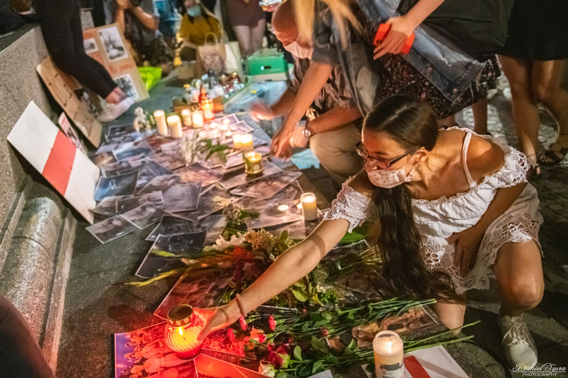 Manifestacja Białorusinów na rynku w Krakowie. "Precz z Łukaszenką!"