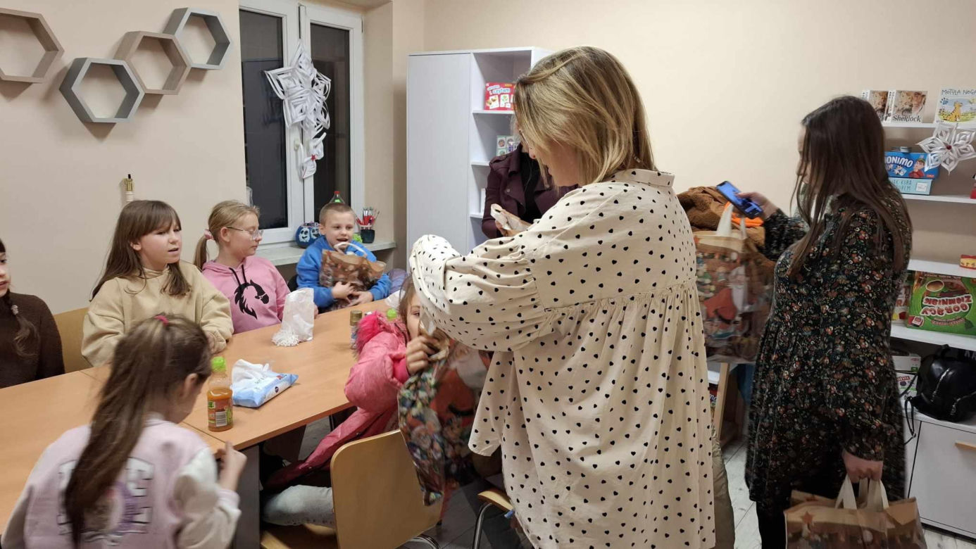 Międzypokoleniowe pieczenie pierników w PCK w Kaliszu