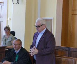 Radny nie odpowie karnie za porównanie Karola Nawrockiego do Shreka. O jego losie zadecyduje para prezydencka