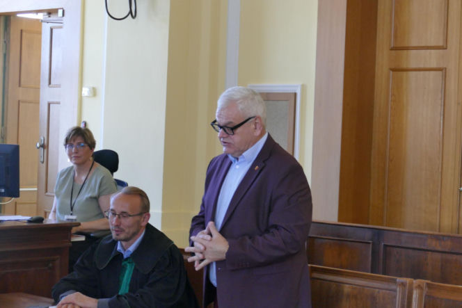 Radny nie odpowie karnie za porównanie Karola Nawrockiego do Shreka. O jego losie zadecyduje para prezydencka