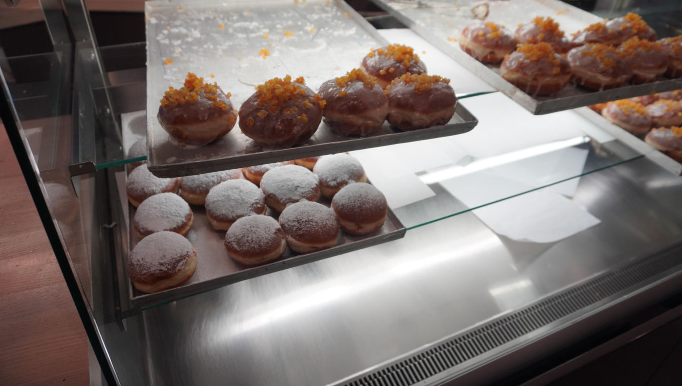 Tłusty Czwartek w Olsztynie. Długie kolejki do cukierni. Jakie pączki olsztynianie wybierają najczęściej?