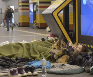 Od początku wojny żyją w metrze. To ich nowy dom i schron przed bombami 