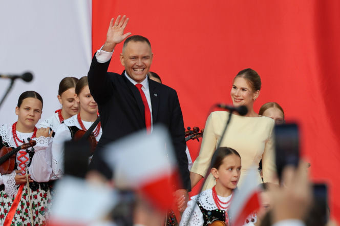 Tak Marta Nawrocka wystroiła się na rocznicę zaprzysiężenia męża! Uwagę zwraca ozdoba na nadgarstku