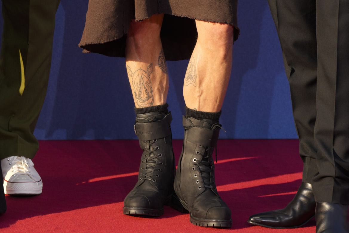 Brad Pitt w spódnicy. Pokazał się z zupełnie innej strony