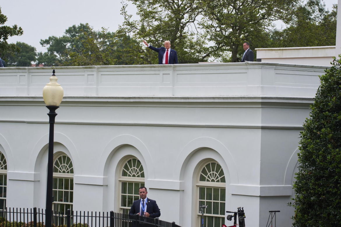 Trump wszedł na dach Białego Domu! Mówił o broni nuklearnej