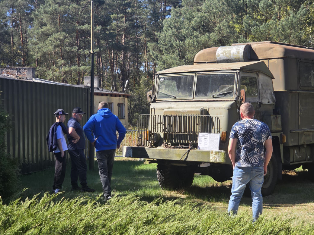Huk silników, wojskowy klimat i tłumy gości. Wyjątkowa majówka w Osówcu