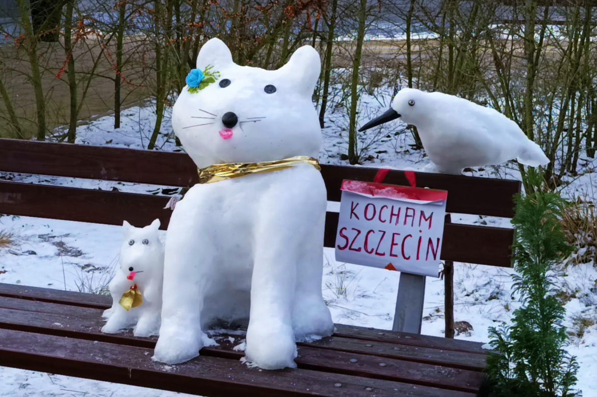 Rzeźby ze śniegu na pętli Głębokie