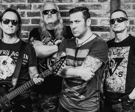 Smok znowu zieje ogniem! Legendarny Dragon zagra w Piwnicy „Przepraszam” w Tarnowie