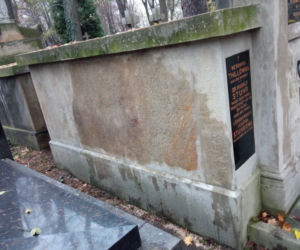 Wyczyszczony grób rodziny Stuhrów