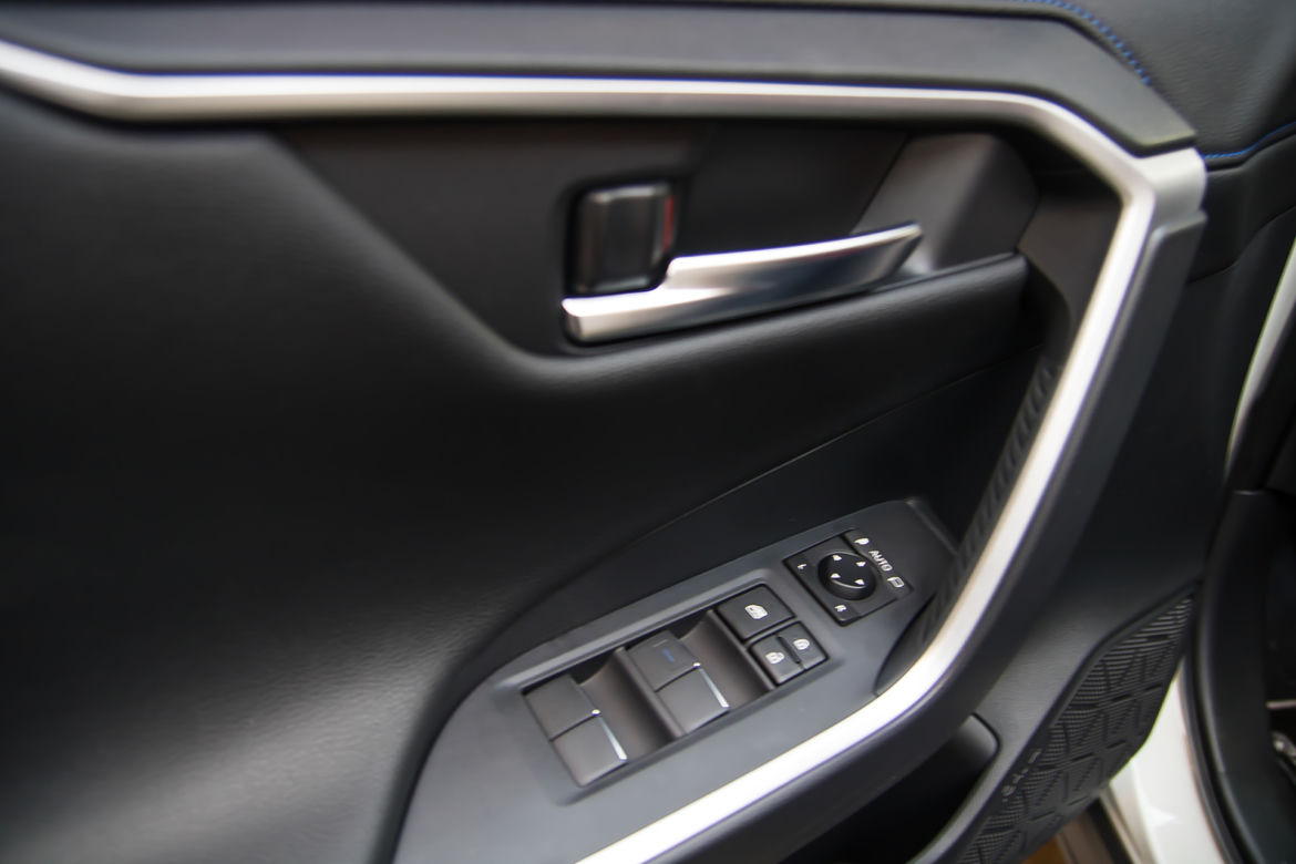2019 Toyota RAV4 Hybrid - wnętrze piątej generacji SUV-a