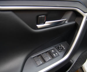 2019 Toyota RAV4 Hybrid - wnętrze piątej generacji SUV-a